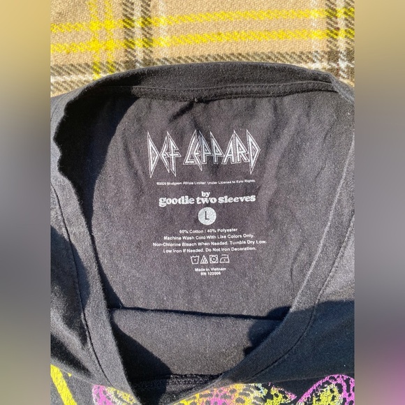 Casual Def Leopard ‘83 Loose Fit Graphic Tee by Goodie Two Sleeves - Picture 4 of 4